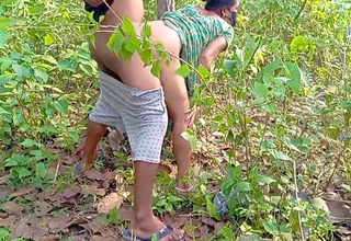Very Risky Sex, Nepali Bhabi Mujhko Jungle Le Gaya Aur Mera Godh Par Chad K Choda
