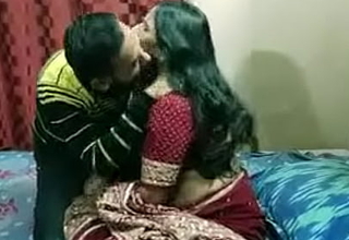 Indian xxx milf bhabhi authoritative sex with husband close frie