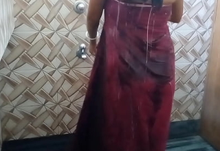 Indian Bhabi Sex In A Bathroom with White-hot Tawal (Localsex31)