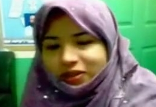 Pak Hijab School Girl Kissing And Showing Her Nice Tits Down Lover