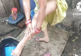 Anita yadav bathing before oil rub down