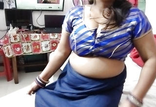 Hot desi sexy sister-in-law the thirst be proper of youth from the own home servant.