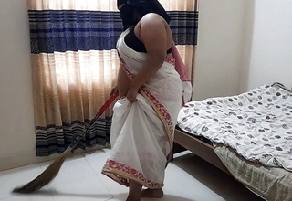 (55 year old Tamil aunty fucked hard while this babe is sweeping Room) Indian Mummy Aunty ko Jabardast Chudai - Anal Fuck