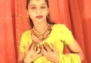 Sexy Northindian B Grade Actress Expose Her Bra Buddies & Fur pie