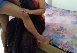 Tamil Real Granny Ko Bistar Par Tapa Tap Choda Aur Unki Pod Fat Diya - Indian Hot Old Woman Enervating Saree Without Blouse