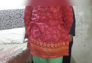 Muslim Indian Desi Sexy Aunty ko Hot young Muslim ne chod diya, homemade video by RedQueenRQ