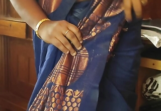 Tamil Babe Varsha Bhabhi  crippling Sari