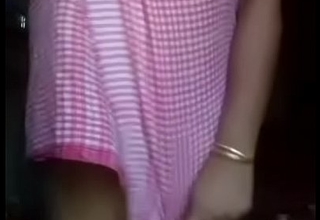 Tamil mami showing her huge boobs and beamy pest