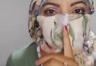 Arab Hijab Wife Masturabtes Unassumingly To Pioneering Orgasm In Niqab REAL SQUIRT While Husband Extensively