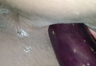 Bangladeshi hawt girl fuck eggplant in pussy