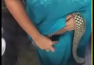 Indian Girl Showing Knockers n ass   FreeHDx.Com