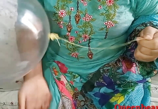 Choti na condom ko he balloon samaj liya or condom ka sath khalnay lagi (LITTIL STEPSISTER AND STEPBROTHER )