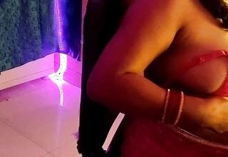 Sexy Bhabhi opens her clothes and shows her bowels to satisfy her libidinous desire.