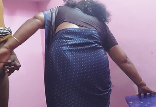 A beautiful Tamil aunty has a hot sex give a young man