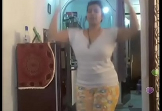 Hot desi indian bhabi shaking her sexi bore andboobs on bigo live...2