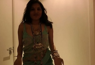 Indian Erotic Dance Video For Desi Floozy Kavya Sharma