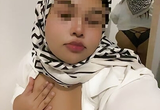Hijabi girl explode fake penis
