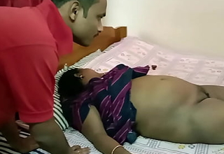 Indian hot Bhabhi obtaining fucked hard by second-storey man !! Housewife intercourse