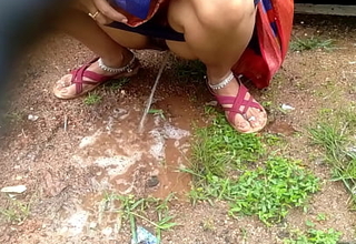 Desi Indian Outdoor Public Pissing Video Compilation