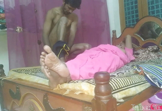 Hot homemade Telugu sex relative to a married Indian neighbour, she fucks and moans loudly