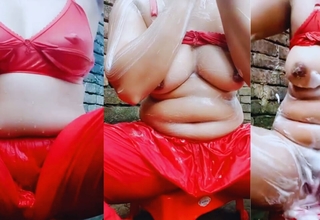Open red salwar kameez at bath time. Pretty bird showing boobs and juicy pussy when she is bathing.