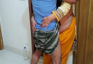 Priya Aunty Ko Jabardast Choda Dea Padosi - Indian Desi Mummy Aunty Fucked By Her Devar In Alone Room When Swiping Quarters