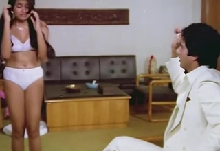 Padmini Kolhapure And Zeenat Aman Molestation Scenes From Insaaf Ka Taraazu