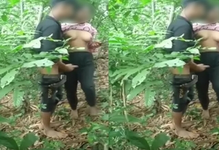 Bangladeshi college student with classmate give jungle, mms desi sex outdoors. GIRL SEX WITH LOVER give JUNGLE