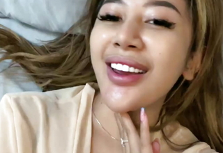 Horny indonesian girl caught jack in apartment