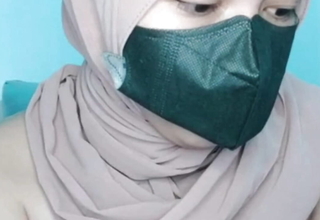 Already horny, this Hijab girl is Masturbate until messy