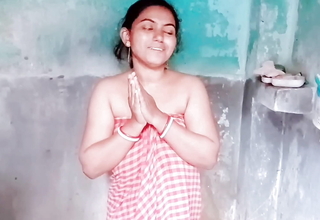 🇮🇳DESI INDIAN BATHROOM SEX   (Cheating Wife Inferior Homemade Wife Arbitrary Homemade Tamil 18 Year Old Indian Uncensored Japane