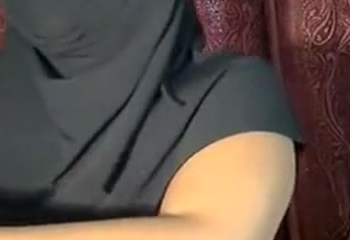 Pakistani Hijabi Bhabhi
