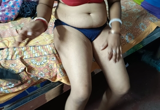 Desi Bhabhi Showing Her Sexy Boobs & Pussy