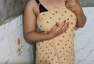Hot And Sexy Bhabhi In Bathroom Video