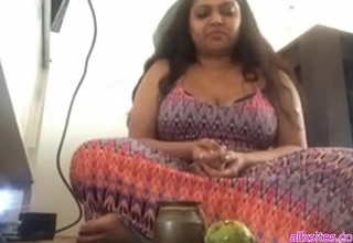 Indian aunty showing fur pie and bigboobs