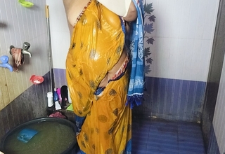 Desi anuty ki sexy shower time