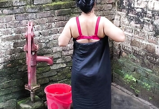 I lay eyes on my doyenne stepsister was taking a bath, I hugged her plus took her to my yard plus situation incidentally fucking