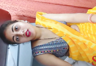 Indian Siya Bhabhi Honeymoon in Train with Strange Passenger