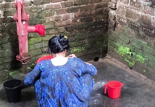 I grabbed my aunty while she was taking bath and started fucking her