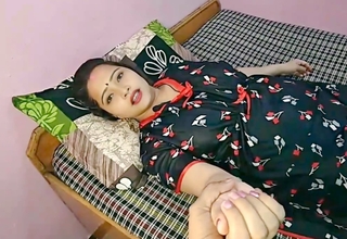 Stepmom ne sikhaya chut ki chudai karna stepson.