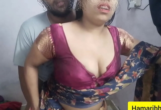 Hot Indian Desi Bhabhi Ki Saree Utha ke Chudai. Indian Desi Bhabhi Saree Sex Video.