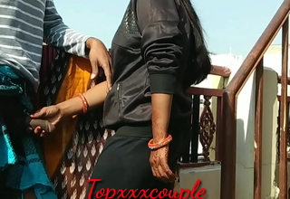 गाँव की देसी भाभी को गरम करके दर्दनाक चोदा