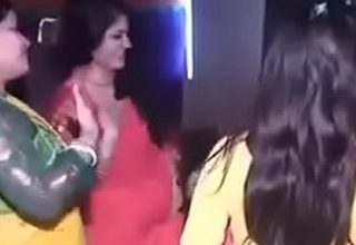 Bangladeshi sexy bhabi dance video