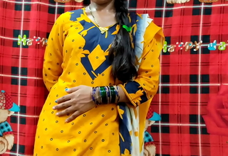येलो ड्रेस पहनी नई भाभी को  अपने रूम बुलाकर पड़ोस ने चोदा(डर्टी टॉक)