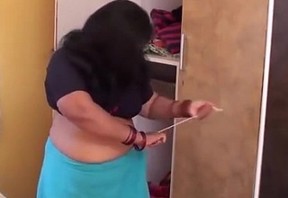 Hawt aunty changing her dress for playiny basketboal