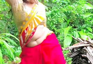 Hot tamil aunty sex video with saree removing