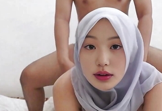 Tobrut Indo Hijab Massaged by Perverted Therapist During Sange